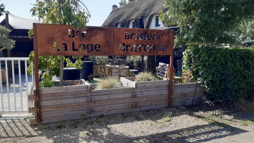 enseigne restaurant en métal